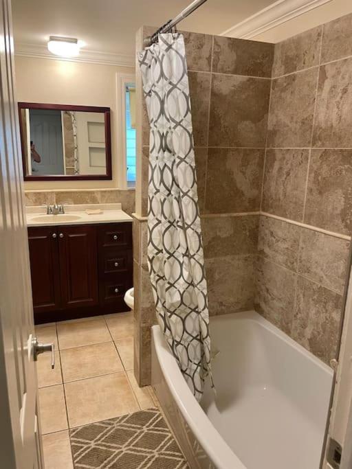Vacation Home On Alligator Drive Woodmere Екстериор снимка