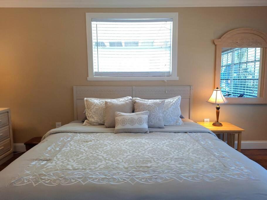 Vacation Home On Alligator Drive Woodmere Екстериор снимка