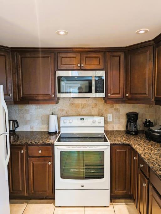 Vacation Home On Alligator Drive Woodmere Екстериор снимка