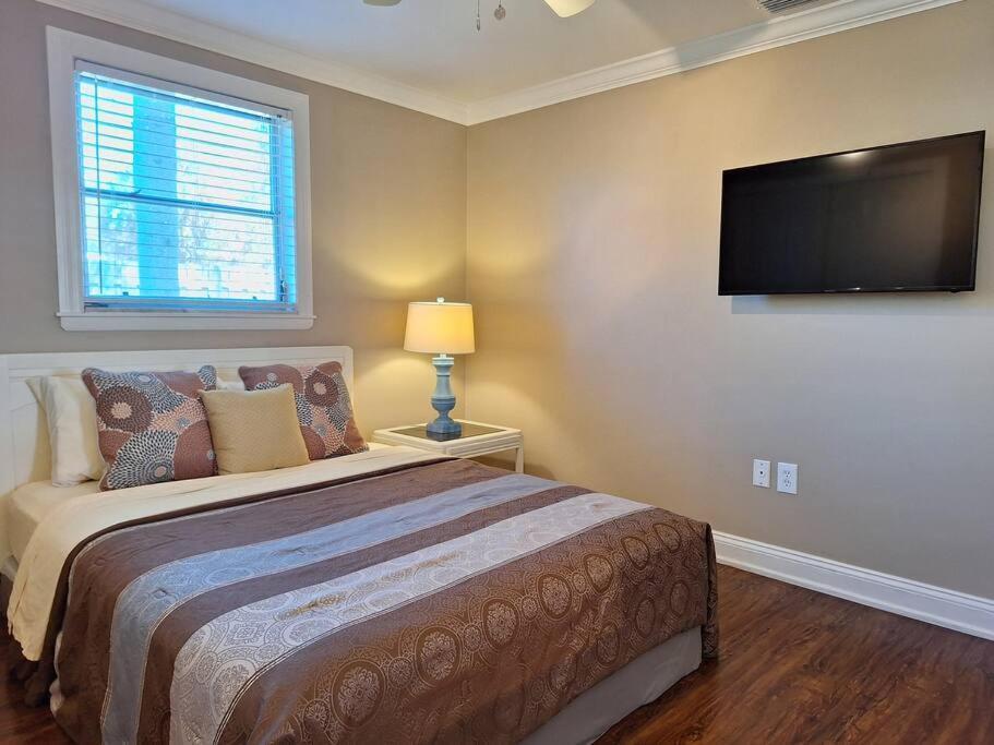 Vacation Home On Alligator Drive Woodmere Екстериор снимка