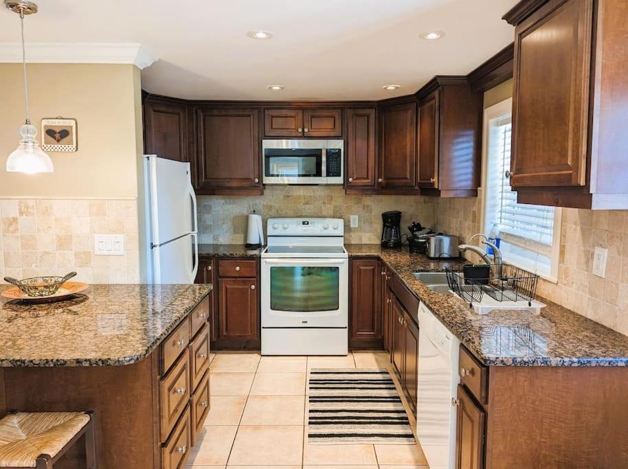 Vacation Home On Alligator Drive Woodmere Екстериор снимка