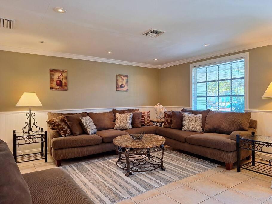 Vacation Home On Alligator Drive Woodmere Екстериор снимка